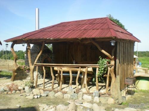 Ąžuolinė lauko pavėsinė