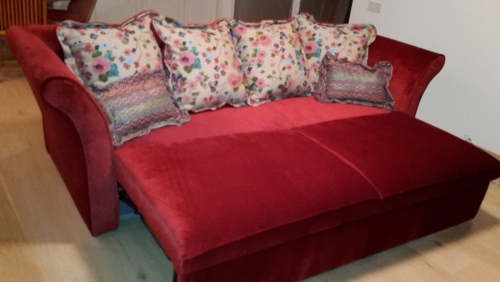 Sofa su miegama funkcija