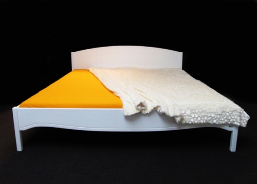 Miegamojo puošmena - balta medinė lova 