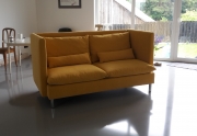 Sofa pagal dizainerės briežinius